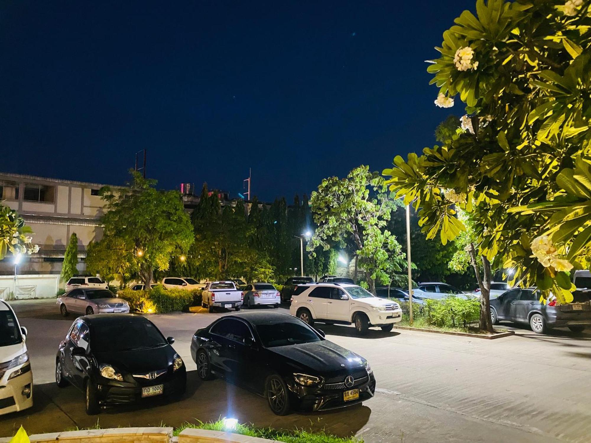 โรงแรม ซิตี้พาร์ค โคราช City Park Hotel Nakhonratchasima Exterior photo